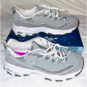 Skechers Women’s D’Lites Memory Foam Gray & White Running Sneaker’s Shoes Sz 10